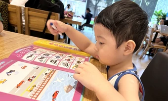 Dấu hiệu nào cảnh báo trẻ cận thị? - Báo TinVina
