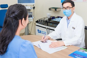 Dấu hiệu nào nhận biết viêm amidan gây hôi miệng? - Báo TinVina