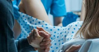 Dấu hiệu sắp chuyển dạ và cách giảm đau khi sinh mẹ bầu cần biết