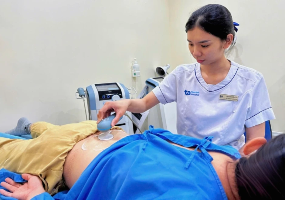 Đau lưng kèm tê chân cảnh báo bệnh gì? - Báo TinVina
