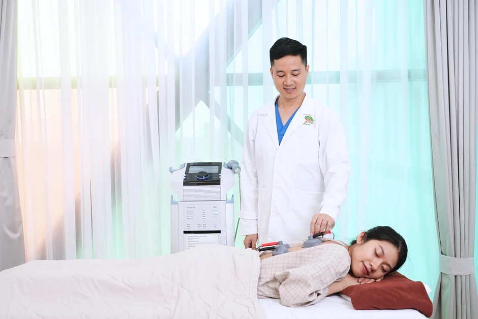 Đau lưng tê chân do thoát vị đĩa đệm: Giải pháp sóng năng lượng cao Đau lưng tê chân do thoát vị đĩa đệm: Giải pháp sóng năng lượng cao
