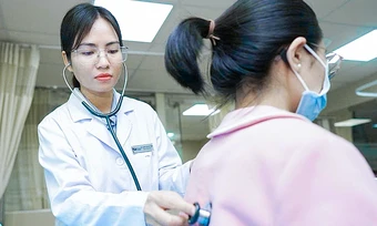 Đau lưng thường xuyên có phải do ung thư tụy? - Báo TinVina