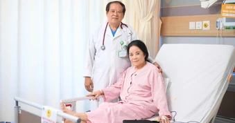 Đau lưng tưởng thoái hóa, bất ngờ phát hiện khối u “ôm” sát cột sống