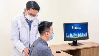 Đau ngực khi hít sâu có phải mắc bệnh phổi? - Báo TinVina
