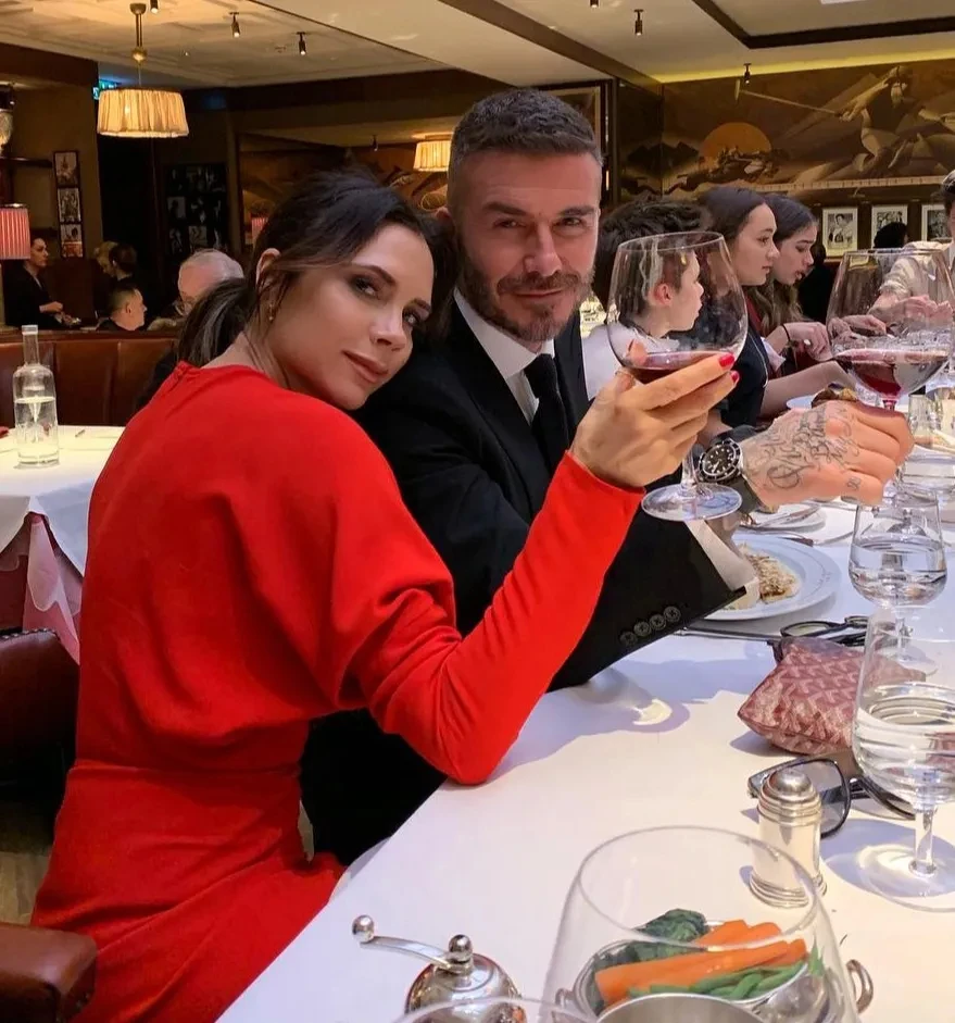 David Beckham tiết lộ vợ mình ăn cùng 1 món mỗi ngày suốt 25 năm để giữ dáng, hiệu quả giảm cân thấy rõ chỉ trong vài tuần David Beckham tiết lộ vợ mình ăn cùng 1 món mỗi ngày suốt 25 năm để giữ dáng, hiệu quả giảm cân thấy rõ chỉ trong vài tuần