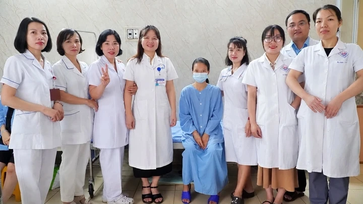 Đẻ rơi tại nhà, sản phụ sốc mất máu phải cắt tử cung Đẻ rơi tại nhà, sản phụ sốc mất máu phải cắt tử cung