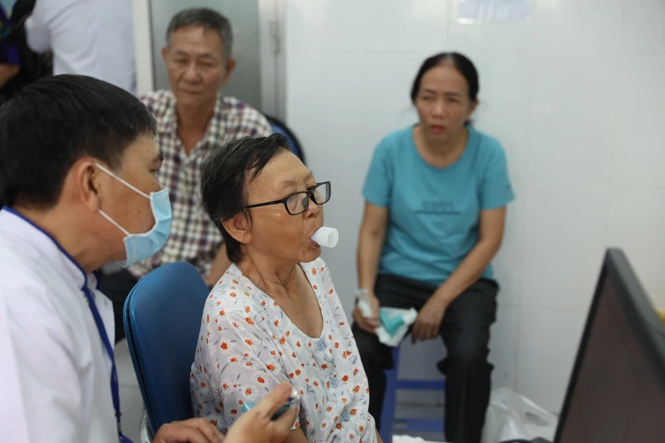 Đề xuất BHYT chi trả hơn 200 dịch vụ khám chữa bệnh tại nhà Đề xuất BHYT chi trả hơn 200 dịch vụ khám chữa bệnh tại nhà