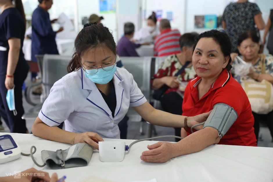 Đề xuất khám sức khỏe miễn phí cho 1,3 triệu người chưa thường trú, tạm trú ở TP HCM Đề xuất khám sức khỏe miễn phí cho 1,3 triệu người chưa thường trú, tạm trú ở TP HCM