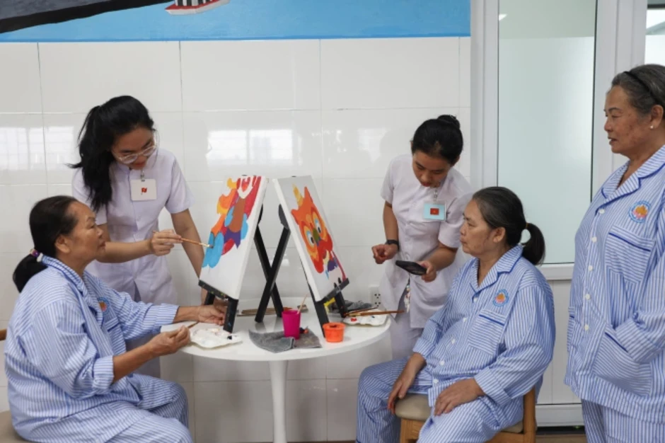 Đề xuất mở điểm chăm sóc người già ban ngày ở nhà văn hóa Đề xuất mở điểm chăm sóc người già ban ngày ở nhà văn hóa