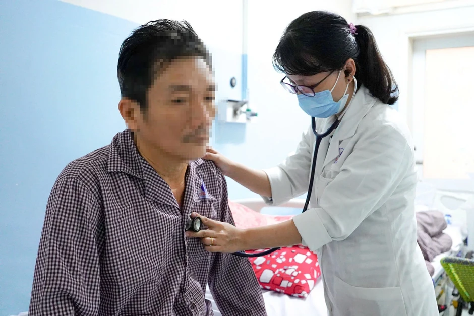 Đêm “giằng co từng phút”, níu mạng bệnh nhân ngừng tim đột ngột ở TPHCM Đêm “giằng co từng phút”, níu mạng bệnh nhân ngừng tim đột ngột ở TPHCM