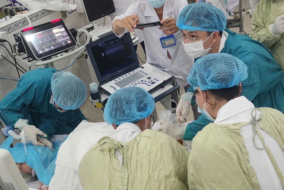 Đêm “giằng co từng phút”, níu mạng bệnh nhân ngừng tim đột ngột ở TPHCM Đêm “giằng co từng phút”, níu mạng bệnh nhân ngừng tim đột ngột ở TPHCM