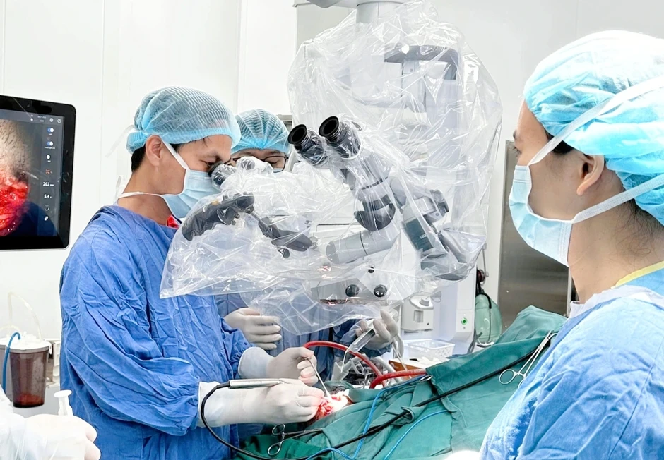 Đêm trực đầu, BV Việt Đức cơ sở Ninh Bình cứu ca đa chấn thương nguy kịch Đêm trực đầu, BV Việt Đức cơ sở Ninh Bình cứu ca đa chấn thương nguy kịch