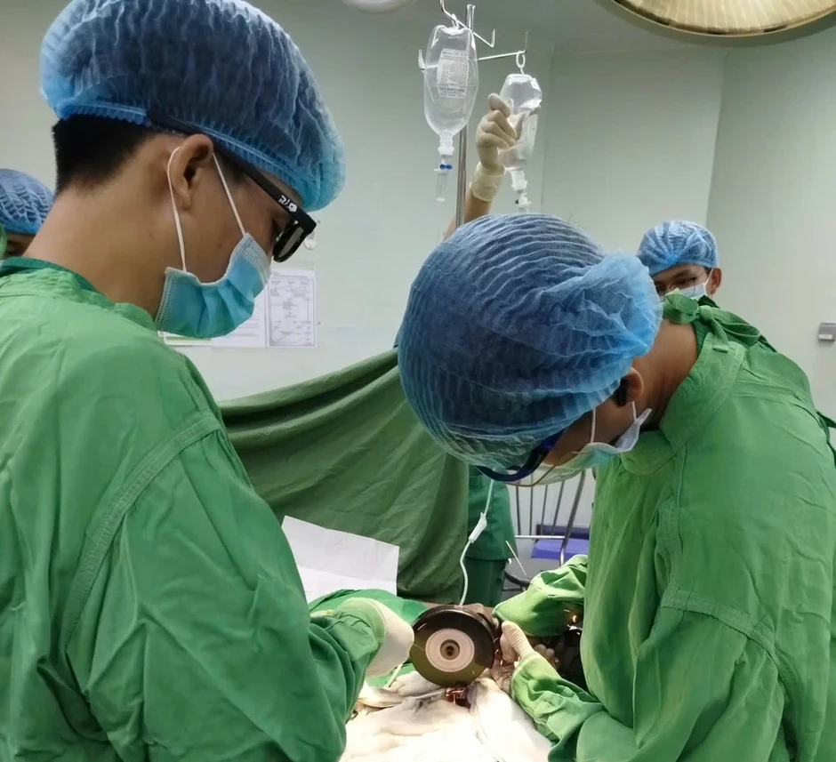 Đeo đai ốc kim loại cho 'cậu nhỏ' suốt 1 tháng, người đàn ông phải đi cấp cứu Đeo đai ốc kim loại cho 'cậu nhỏ' suốt 1 tháng, người đàn ông phải đi cấp cứu
