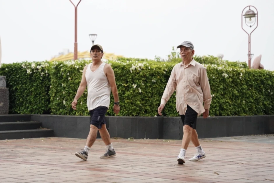 Đi bộ 2 phút sau ăn giúp giảm lượng đường trong máu Đi bộ 2 phút sau ăn giúp giảm lượng đường trong máu