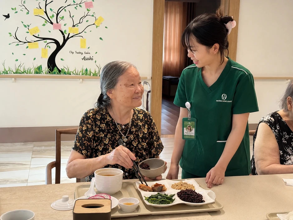 Đi dưỡng lão bán trú tuổi 93: Lựa chọn sống vui giữa vòng tay gia đình và cộng đồng