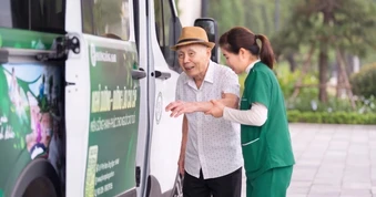 Đi dưỡng lão bán trú tuổi 93: Lựa chọn sống vui giữa vòng tay gia đình và cộng đồng