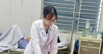 Đi khám vì mệt mỏi, da vàng, người phụ nữ phát hiện men gan cao vút: Bác sĩ cảnh báo nguyên nhân