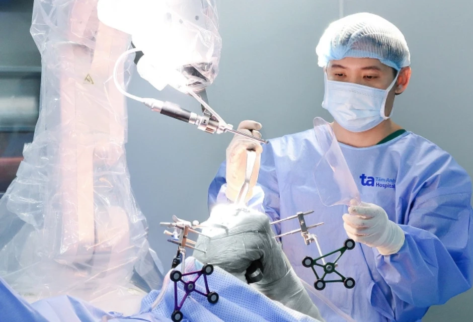 Đi lại được sau 3 giờ được robot phẫu thuật thay khớp - Báo TinVina Đi lại được sau 3 giờ được robot phẫu thuật thay khớp - Báo TinVina