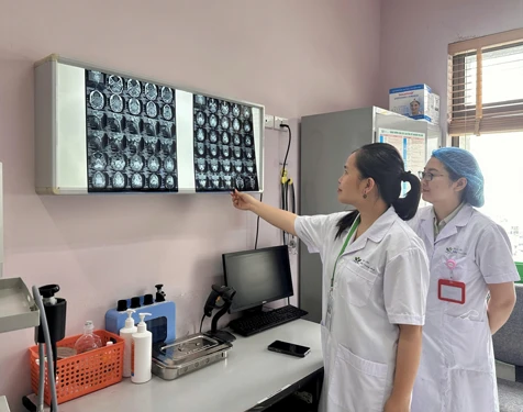 Đi qua những ca mổ khó bằng trái tim người mẹ Đi qua những ca mổ khó bằng trái tim người mẹ