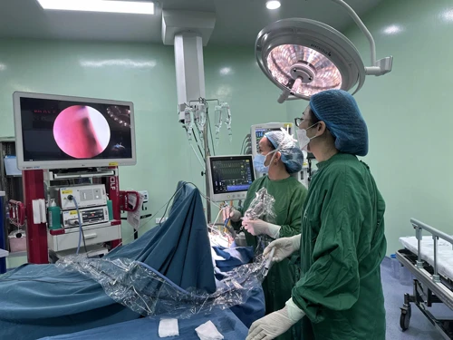 Đi qua những ca mổ khó bằng trái tim người mẹ Đi qua những ca mổ khó bằng trái tim người mẹ