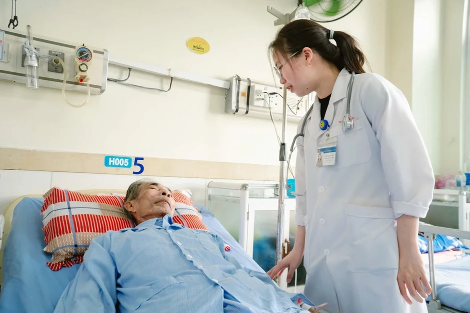 Đi tập thể dục về nhà, cụ ông bị liệt nửa người