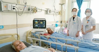 Đi tập thể dục về nhà, cụ ông bị liệt nửa người