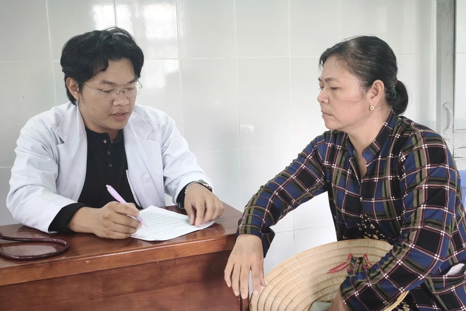 Địa phương đầu tiên của TPHCM hoàn thành khám sức khỏe cho 100% người dân Địa phương đầu tiên của TPHCM hoàn thành khám sức khỏe cho 100% người dân