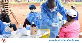 Dịch Ebola đe dọa 10 nước châu Phi
