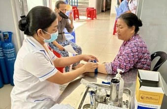 Điểm chăm sóc người cao tuổi: Người dân ngóng chờ, chuyên gia trăn trở bài toán nhân lực