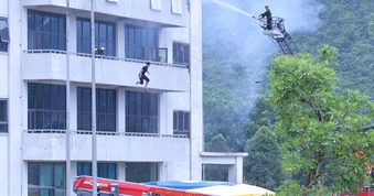 Diễn tập ứng phó tình huống y tế khẩn cấp, triển khai bệnh viện dã chiến