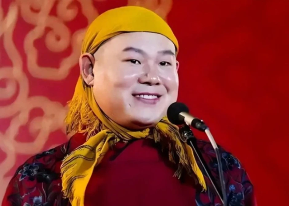 Diễn viên hài Trung Quốc giảm 5 kg nhờ không ăn tối và chơi cầu lông Diễn viên hài Trung Quốc giảm 5 kg nhờ không ăn tối và chơi cầu lông