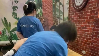 Điều dưỡng trưởng cứu sống nam thanh niên ngừng tim sau cơn co giật tại quán cà-phê