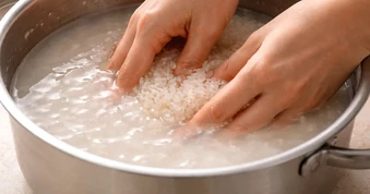 Điều gì xảy ra nếu bạn vo gạo quá nhiều lần trước khi nấu?