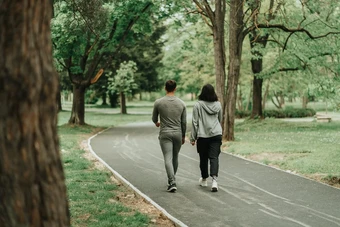 Điều gì xảy ra với cơ thể khi bạn đi bộ 20 phút mỗi ngày?