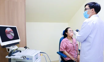 Điều trị đau họng tại nhà được không? - Báo VnExpress