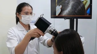 Điều trị rụng tóc sau sinh như thế nào - Báo TinVina