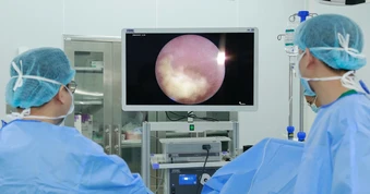 Điều trị sỏi thận không vết mổ: Bước tiến công nghệ giúp hạn chế tổn thương