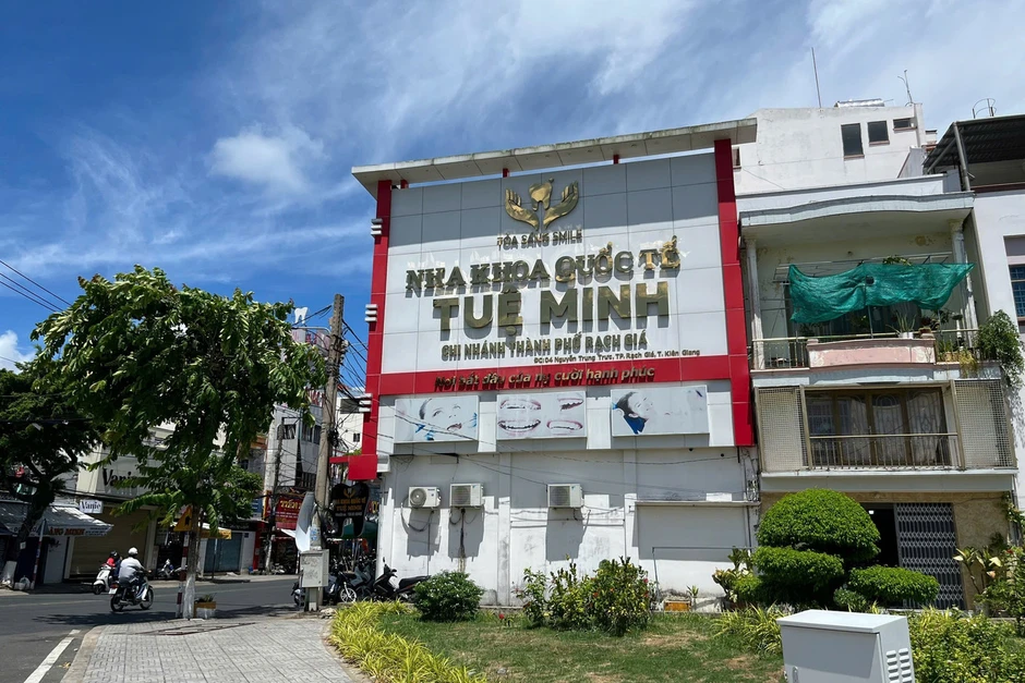 Đình chỉ 18 tháng một nha khoa ở An Giang Đình chỉ 18 tháng một nha khoa ở An Giang