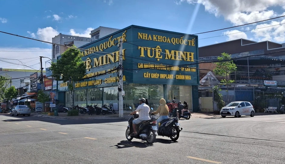 Đình chỉ 4 cơ sở nha khoa hoạt động 'chui' Đình chỉ 4 cơ sở nha khoa hoạt động 'chui'