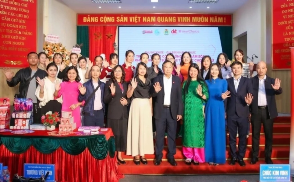 DKT Mekong mang kiến thức sức khỏe sinh sản đến phụ nữ Sơn Đồng DKT Mekong mang kiến thức sức khỏe sinh sản đến phụ nữ Sơn Đồng