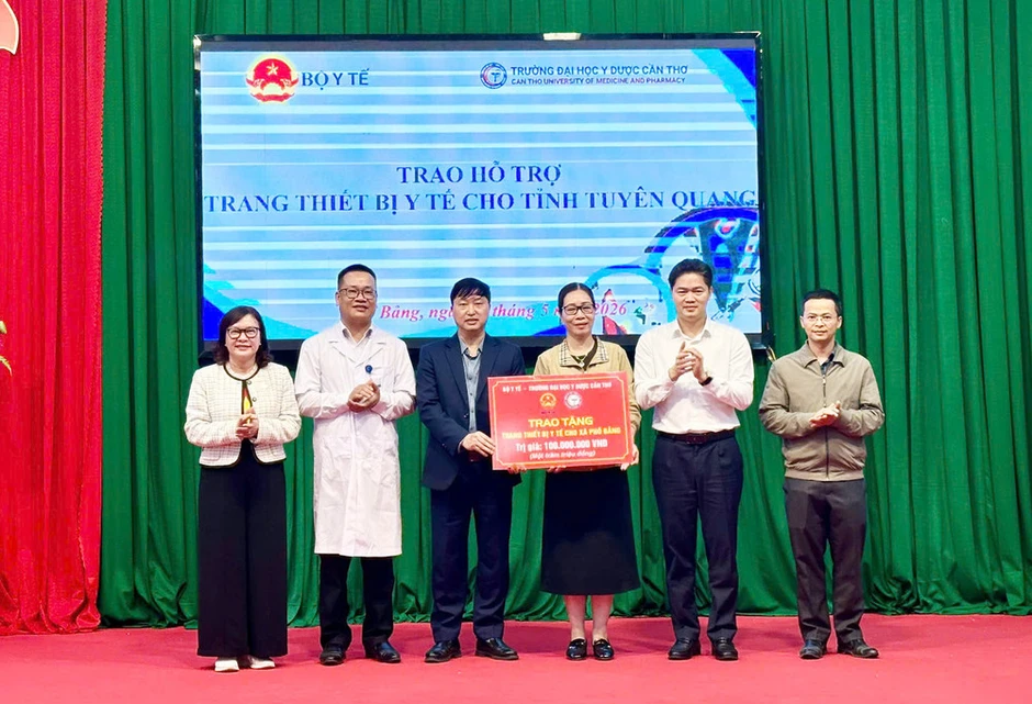 Đoàn công tác Bộ Y tế khám và chữa bệnh miễn phí cho người dân Tuyên Quang