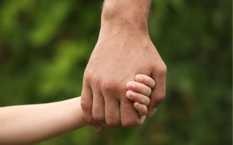 Đồng hành cùng con vượt qua áp lực học đường