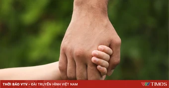Đồng hành cùng con vượt qua áp lực học đường