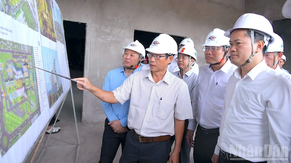 Đồng hành gỡ “nút thắt”, nâng tầm y tế Cà Mau Đồng hành gỡ “nút thắt”, nâng tầm y tế Cà Mau