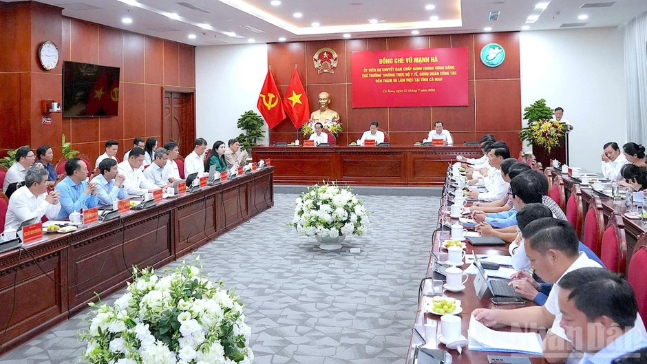 Đồng hành gỡ “nút thắt”, nâng tầm y tế Cà Mau Đồng hành gỡ “nút thắt”, nâng tầm y tế Cà Mau