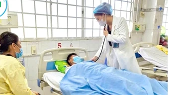 Đồng Tháp: Cấp cứu thanh niên sốc phản vệ nguy kịch do dùng thuốc tê phun xăm