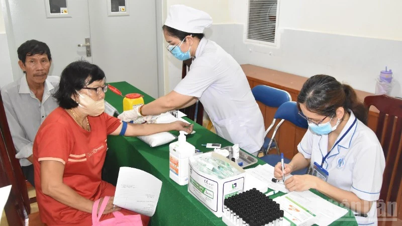 Đồng Tháp triển khai khám sức khỏe định kỳ, khám sàng lọc miễn phí cho nhân dân Đồng Tháp triển khai khám sức khỏe định kỳ, khám sàng lọc miễn phí cho nhân dân