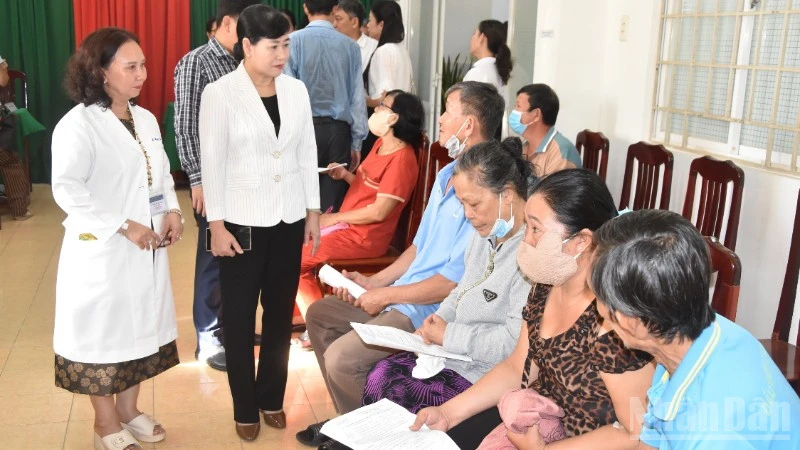 Đồng Tháp triển khai khám sức khỏe định kỳ, khám sàng lọc miễn phí cho nhân dân Đồng Tháp triển khai khám sức khỏe định kỳ, khám sàng lọc miễn phí cho nhân dân