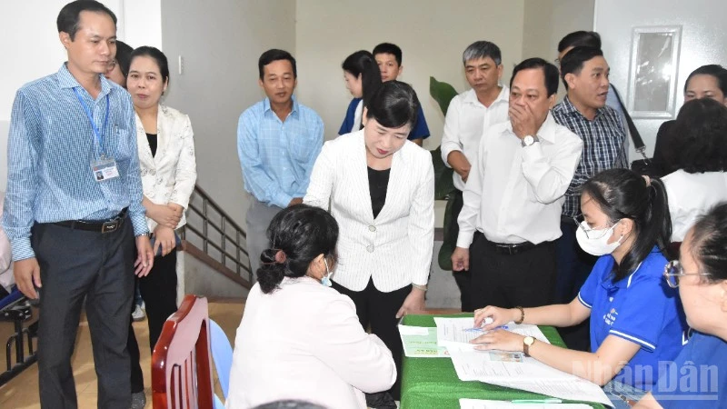 Đồng Tháp triển khai khám sức khỏe định kỳ, khám sàng lọc miễn phí cho nhân dân Đồng Tháp triển khai khám sức khỏe định kỳ, khám sàng lọc miễn phí cho nhân dân