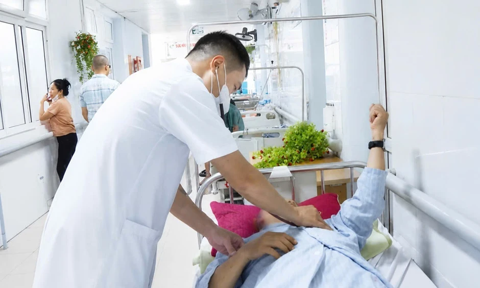 Đột quỵ trẻ hóa, bác sĩ cảnh báo 'thời gian vàng' cứu não Đột quỵ trẻ hóa, bác sĩ cảnh báo 'thời gian vàng' cứu não